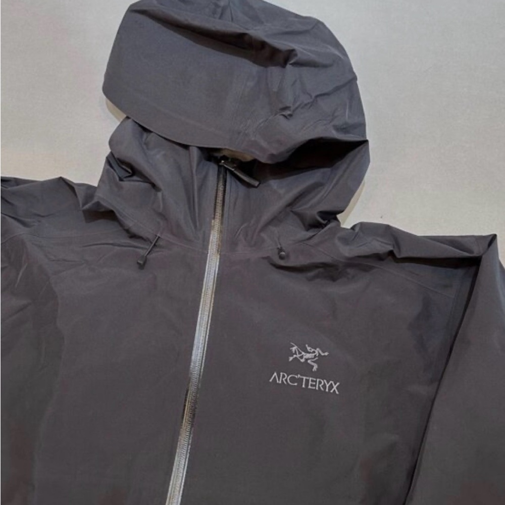 Arc'teryx Men's Dark Gray Performance Jacket - Picture 2 of 4